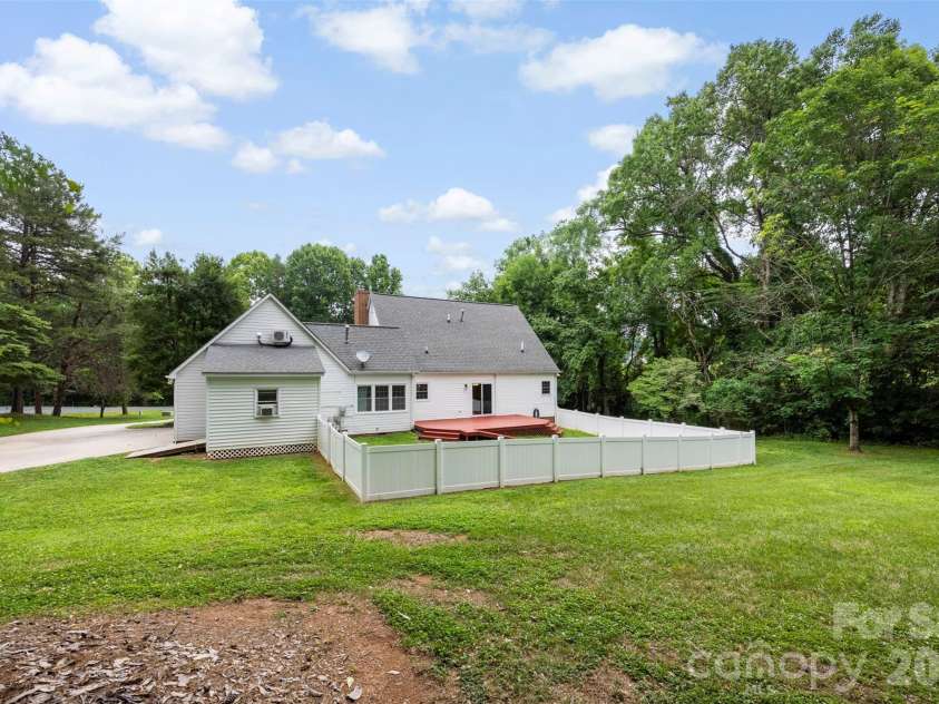 303 Brook Valley Drive, Salisbury, NC 28147.  MLS# CAR4390737, YatesRealty ID 30951. 