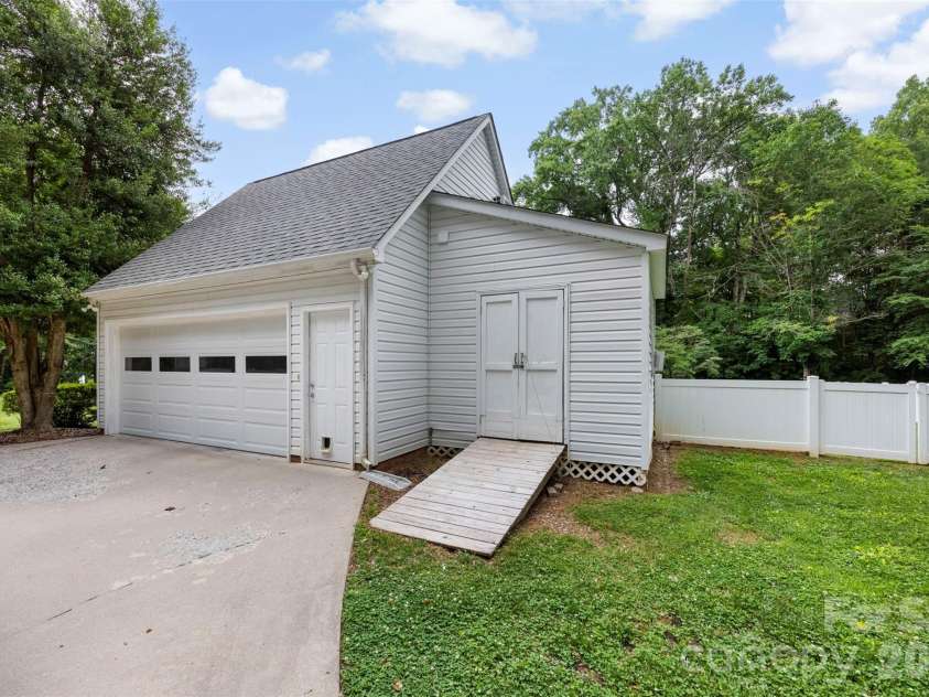 303 Brook Valley Drive, Salisbury, NC 28147.  MLS# CAR4390737, YatesRealty ID 30951. 