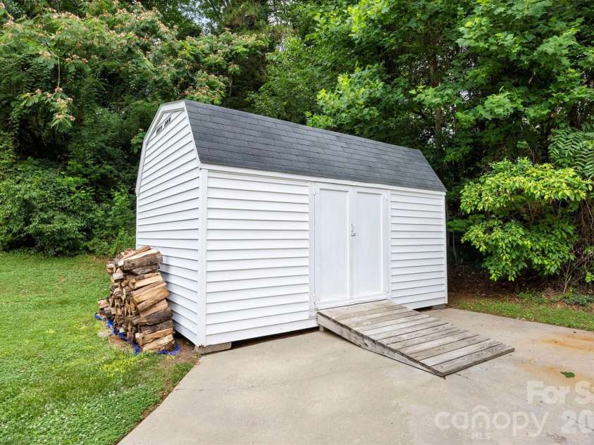 303 Brook Valley Drive, Salisbury, NC 28147.  MLS# CAR4390737, YatesRealty ID 30951. 