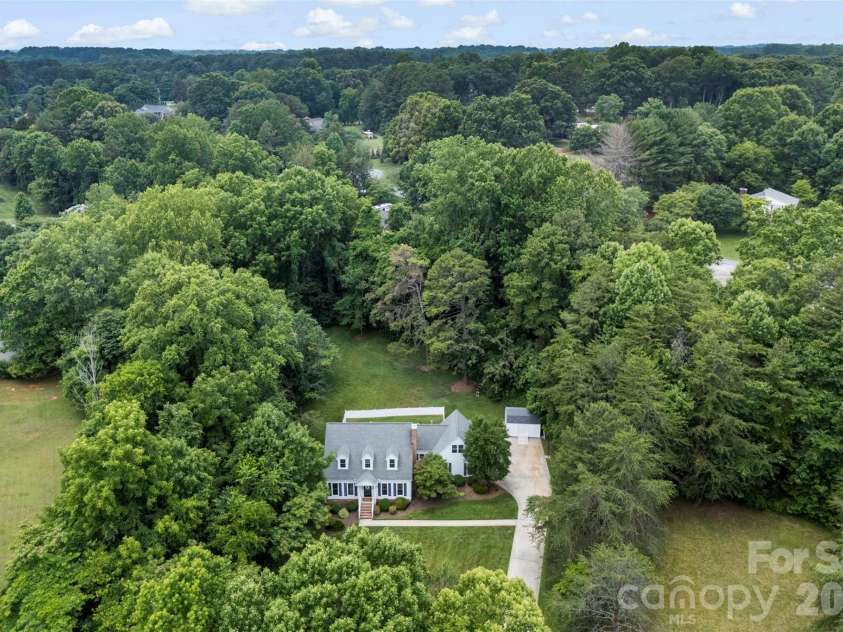303 Brook Valley Drive, Salisbury, NC 28147.  MLS# CAR4390737, YatesRealty ID 30951. 