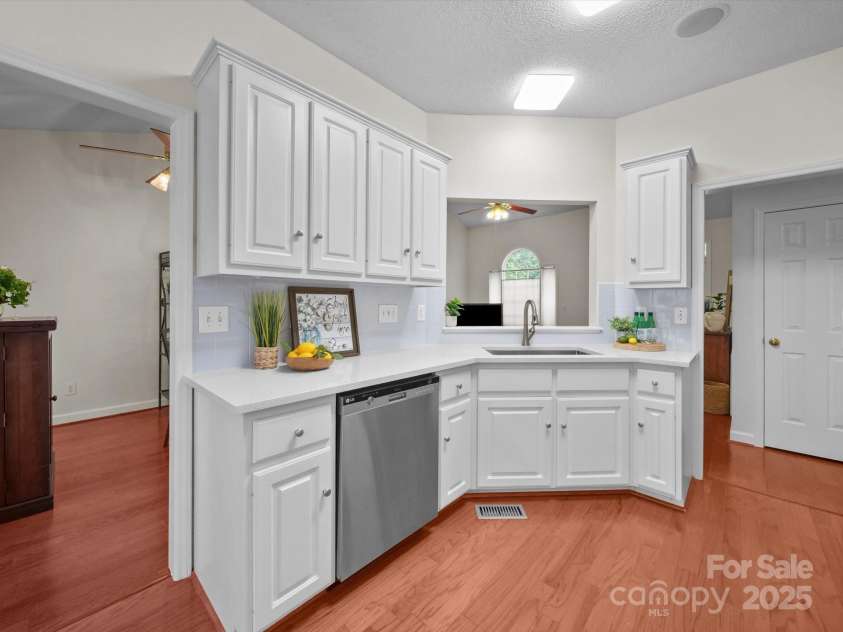 8103 Rachel Court, Waxhaw, NC 28173.  MLS# CAR4287181, YatesRealty ID 30951. Kitchen