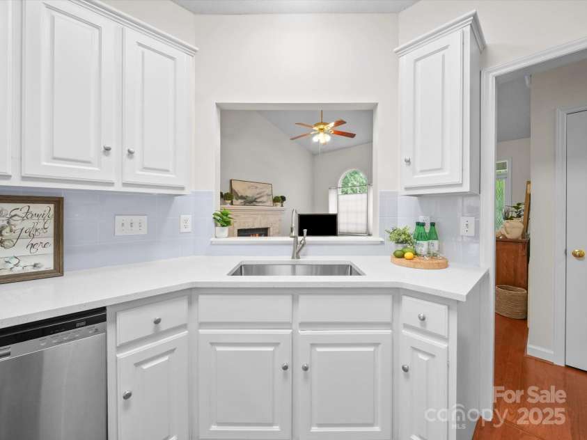 8103 Rachel Court, Waxhaw, NC 28173.  MLS# CAR4287181, YatesRealty ID 30951. Kitchen