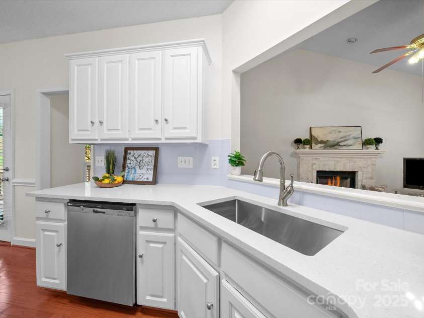 8103 Rachel Court, Waxhaw, NC 28173.  MLS# CAR4287181, YatesRealty ID 30951. Kitchen