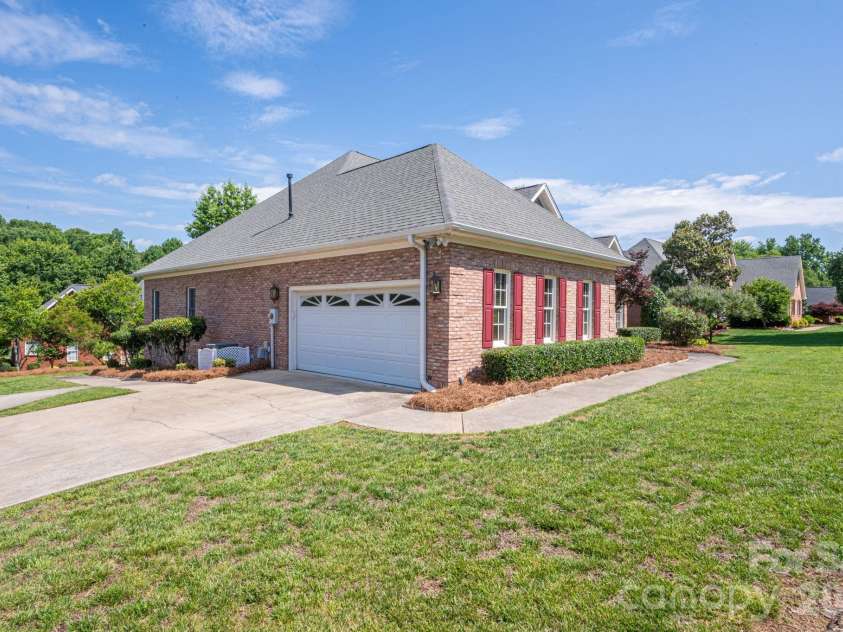 2603 Tralee Drive, Gastonia, NC 28056.  MLS# CAR4387674, YatesRealty ID 30952. 