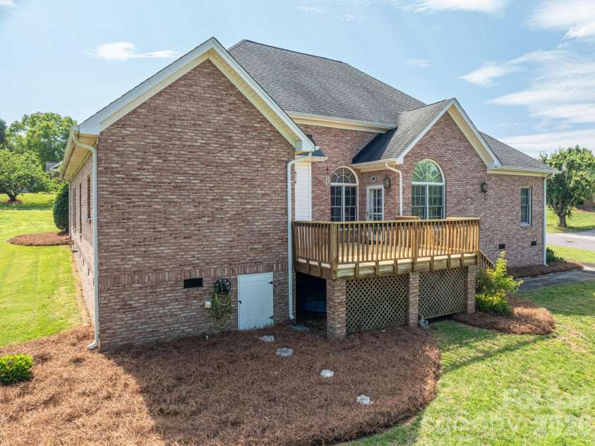 2603 Tralee Drive, Gastonia, NC 28056.  MLS# CAR4387674, YatesRealty ID 30952. 