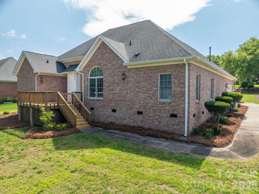 2603 Tralee Drive, Gastonia, NC 28056.  MLS# CAR4387674, YatesRealty ID 30952. 