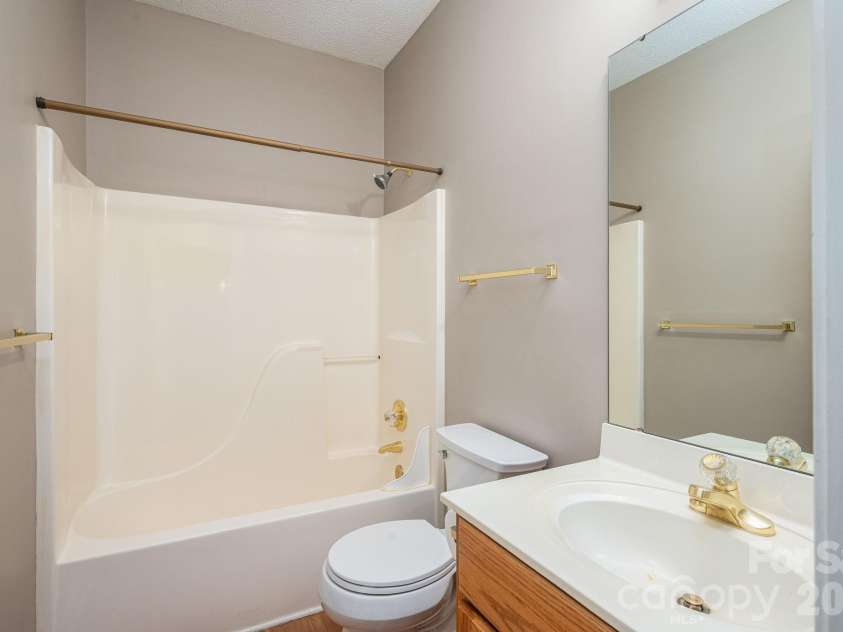 2603 Tralee Drive, Gastonia, NC 28056.  MLS# CAR4387674, YatesRealty ID 30952. Main bath