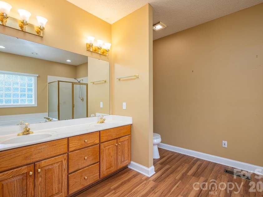 2603 Tralee Drive, Gastonia, NC 28056.  MLS# CAR4387674, YatesRealty ID 30952. Primary bath