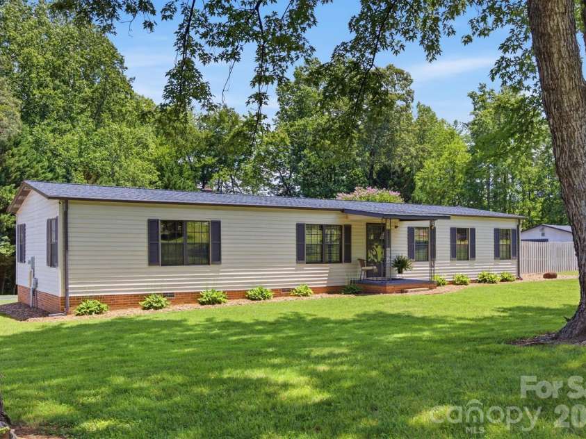 2733 Powell Drive Extension, Valdese, NC 28690.  MLS# CAR4388574, YatesRealty ID 30953. 