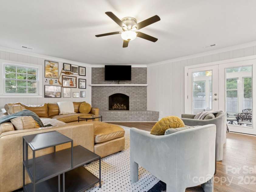 5027 Milford Road, Charlotte, NC 28210.  MLS# CAR4279486, YatesRealty ID 30953. 