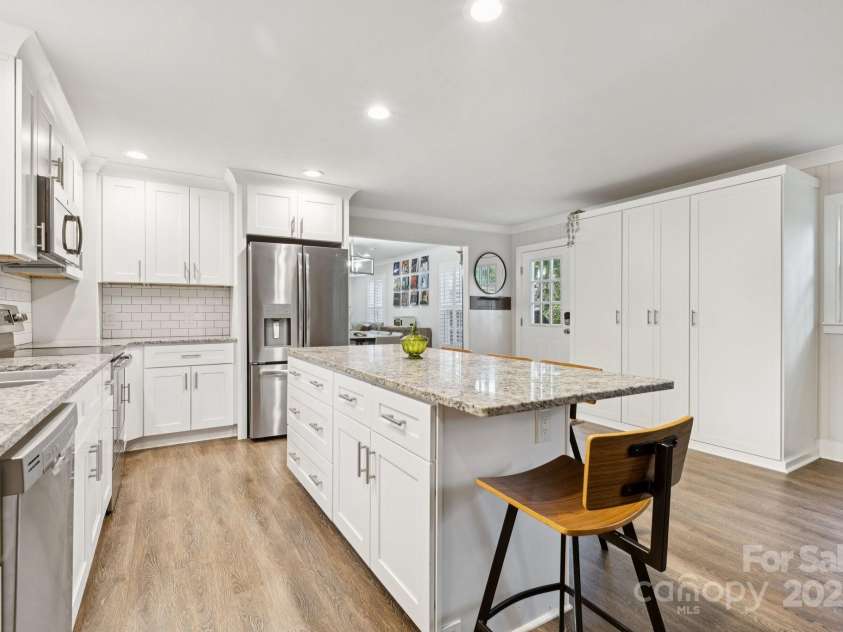 5027 Milford Road, Charlotte, NC 28210.  MLS# CAR4279486, YatesRealty ID 30953. 