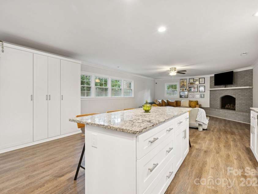 5027 Milford Road, Charlotte, NC 28210.  MLS# CAR4279486, YatesRealty ID 30953. 
