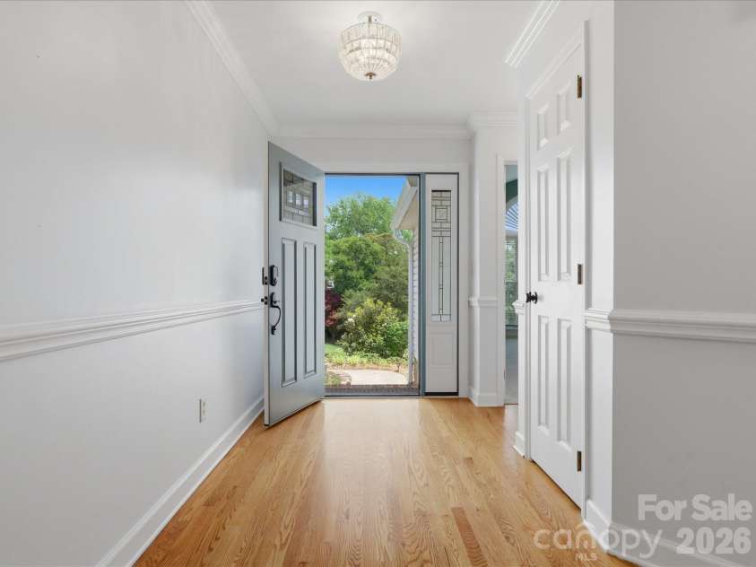 10314 Rougemont Lane, Charlotte, NC 28277.  MLS# CAR4375899, YatesRealty ID 30954. Large Inviting Foyer