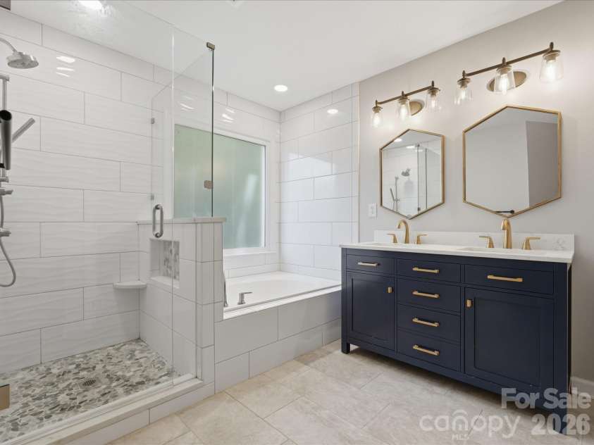 10314 Rougemont Lane, Charlotte, NC 28277.  MLS# CAR4375899, YatesRealty ID 30954. Priimary Bath