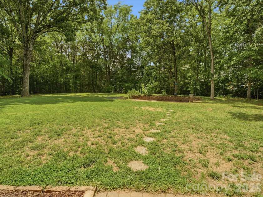 10314 Rougemont Lane, Charlotte, NC 28277.  MLS# CAR4375899, YatesRealty ID 30954. Spacious Back Yard