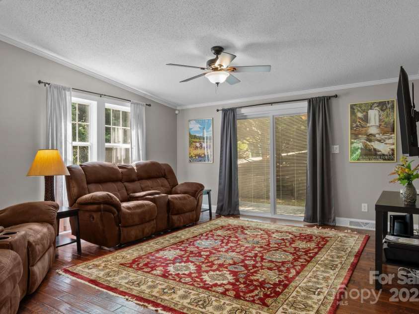 34 Edwards Street, Asheville, NC 28806.  MLS# CAR4268192, YatesRealty ID 30954. A great spot for the gang to watch sports.
