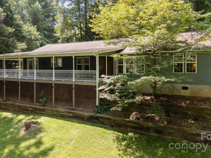 34 Edwards Street, Asheville, NC 28806.  MLS# CAR4268192, YatesRealty ID 30954. Expansive 34 Edwards St!