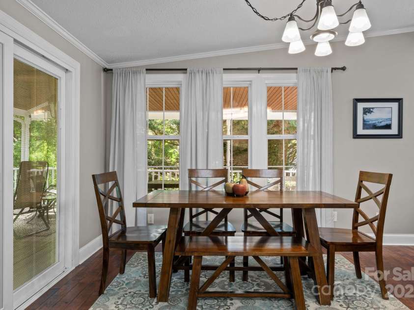 34 Edwards Street, Asheville, NC 28806.  MLS# CAR4268192, YatesRealty ID 30954. The Breakfast Room has windows on two sides for perfect natural lighting.