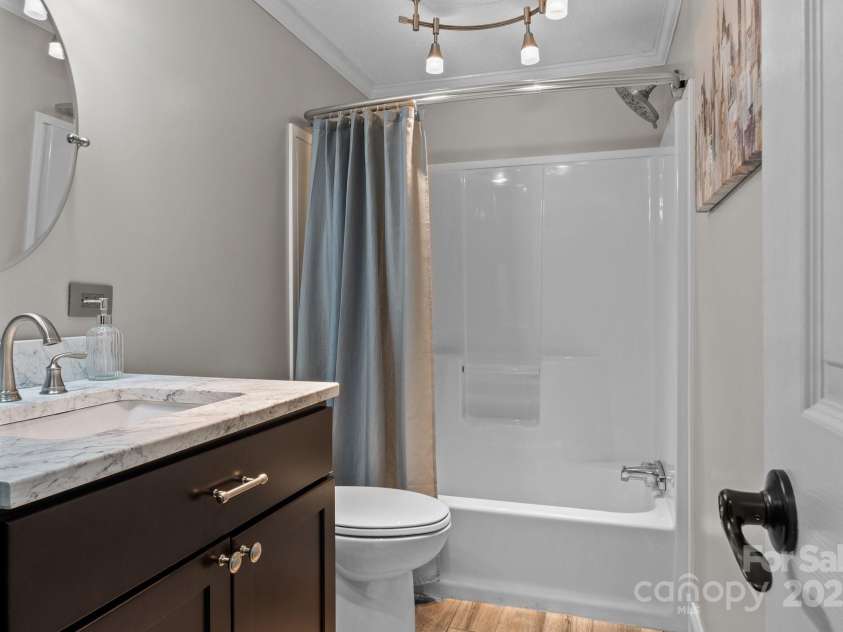 34 Edwards Street, Asheville, NC 28806.  MLS# CAR4268192, YatesRealty ID 30954. This is the hall bath for the two secondary bedrooms.