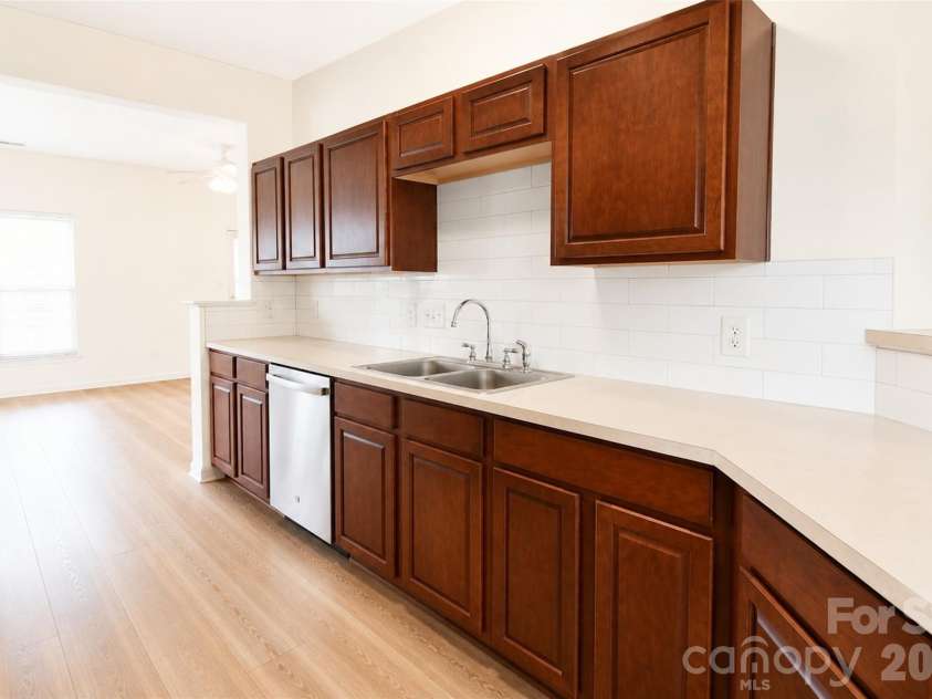 4913 Sunburst Lane, Charlotte, NC 28213.  MLS# CAR4392785, YatesRealty ID 30956. 