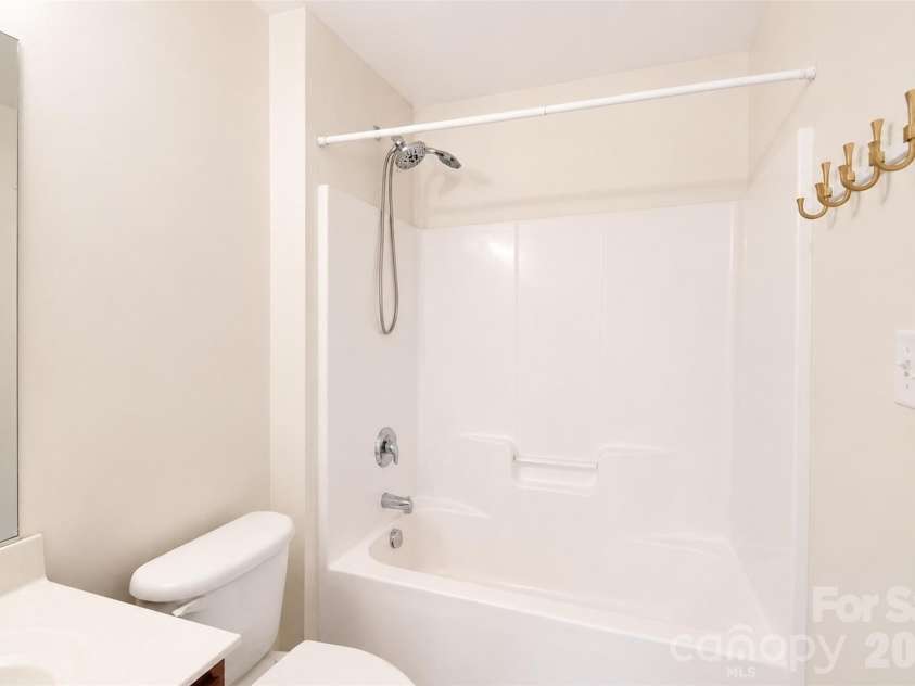 4913 Sunburst Lane, Charlotte, NC 28213.  MLS# CAR4392785, YatesRealty ID 30956. 