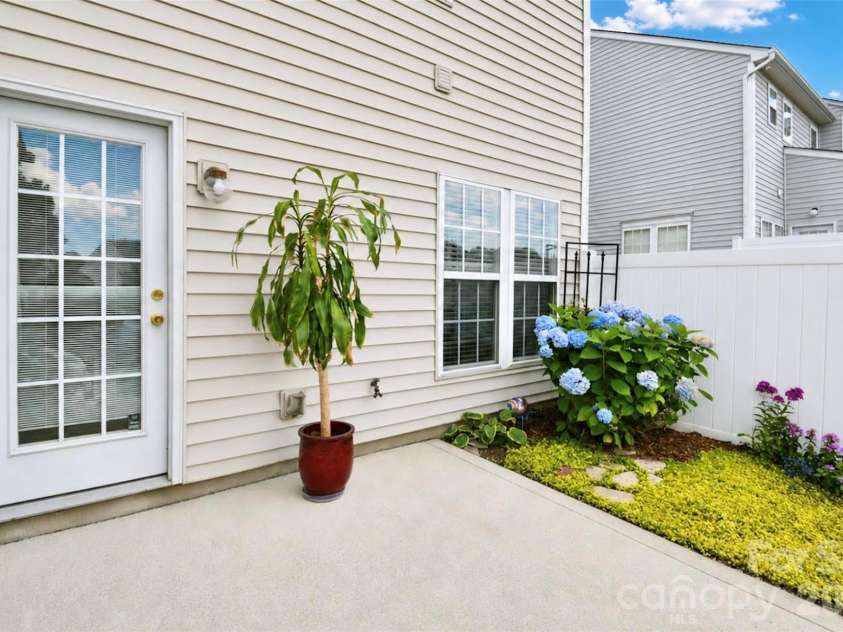 4913 Sunburst Lane, Charlotte, NC 28213.  MLS# CAR4392785, YatesRealty ID 30956. 