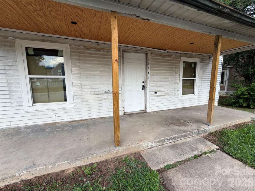 305 Harrison Street, Salisbury, NC 28144.  MLS# CAR4393972, YatesRealty ID 30957. 