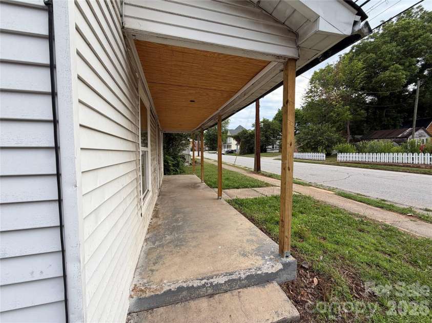 305 Harrison Street, Salisbury, NC 28144.  MLS# CAR4393972, YatesRealty ID 30957. 