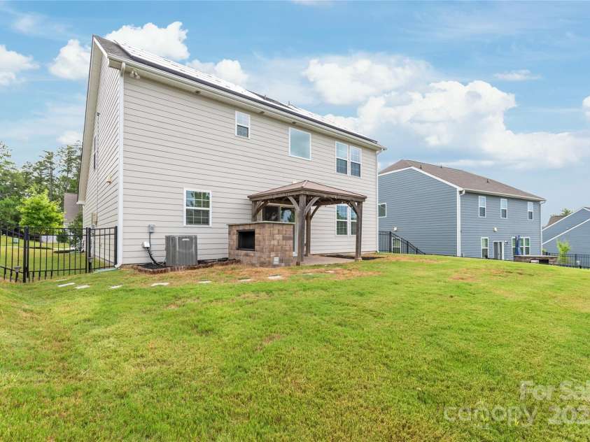 16726 Cozy Cove Road, Charlotte, NC 28278.  MLS# CAR4288880, YatesRealty ID 30958. Enjoy a spacious backyard with plenty of room for entertaining, outdoor fun, or future plans.