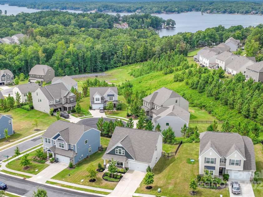 16726 Cozy Cove Road, Charlotte, NC 28278.  MLS# CAR4288880, YatesRealty ID 30958. Enjoy the perks of lakeside living with Lake Wylie right around the corner. Boating, fishing, and waterfront fun await!