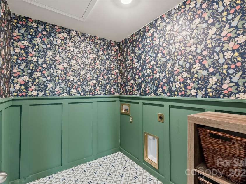 16726 Cozy Cove Road, Charlotte, NC 28278.  MLS# CAR4288880, YatesRealty ID 30958. Fold, sort, and organize in style in this laundry room designed with thoughtful custom trim work.