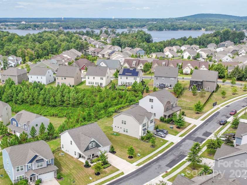 16726 Cozy Cove Road, Charlotte, NC 28278.  MLS# CAR4288880, YatesRealty ID 30958. Live just minutes from Lake Wylie—where weekend adventures and sunset views are always close by.