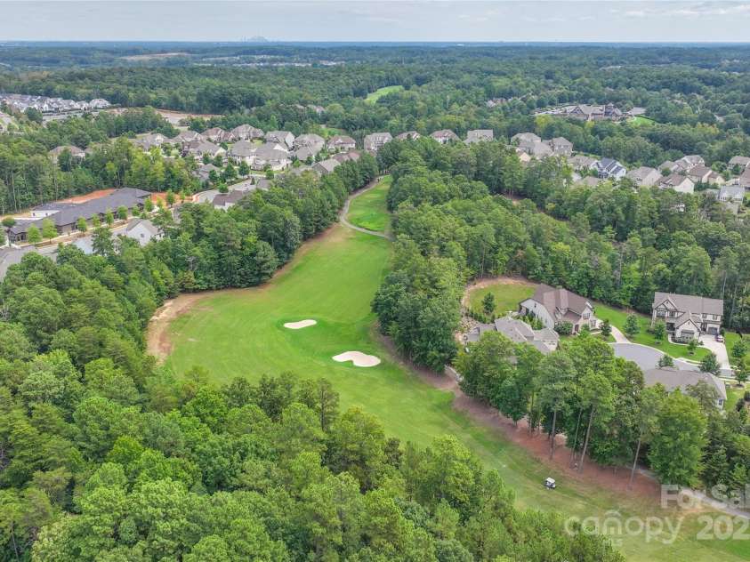 16726 Cozy Cove Road, Charlotte, NC 28278.  MLS# CAR4288880, YatesRealty ID 30958. Love to golf? Enjoy optional access to Palisades Country Club—where pristine courses and a vibrant golf community await. Membership required.