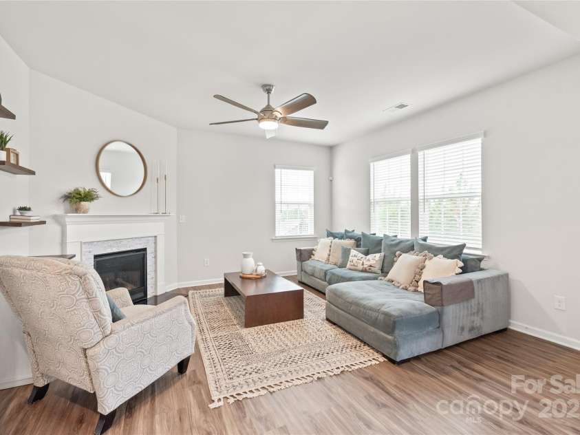 16726 Cozy Cove Road, Charlotte, NC 28278.  MLS# CAR4288880, YatesRealty ID 30958. Sunlight floods the living room, creating a warm and inviting space to relax and unwind.