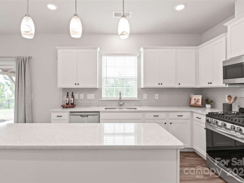 16726 Cozy Cove Road, Charlotte, NC 28278.  MLS# CAR4288880, YatesRealty ID 30958. The island takes center stage, highlighted by sleek designer lighting that combines form and function.