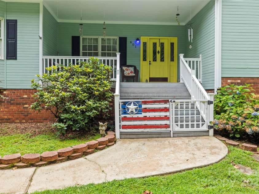 601 Elmwood Circle, Dallas, NC 28034.  MLS# CAR4278259, YatesRealty ID 30959. 