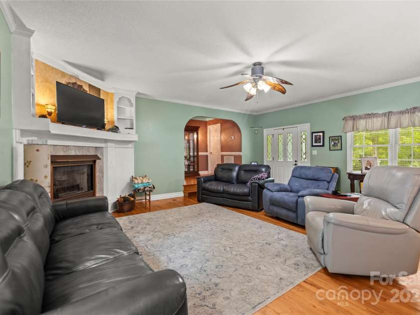 601 Elmwood Circle, Dallas, NC 28034.  MLS# CAR4278259, YatesRealty ID 30959. 