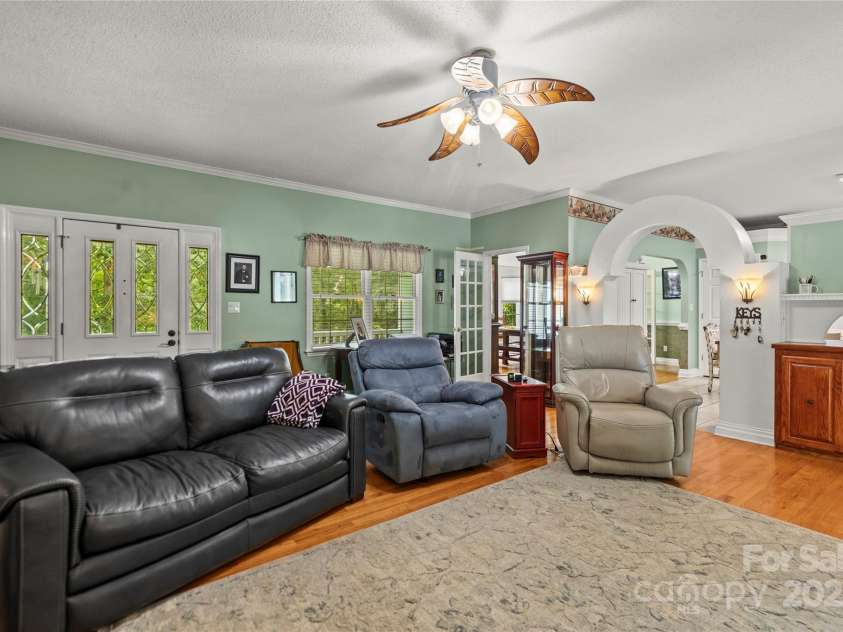 601 Elmwood Circle, Dallas, NC 28034.  MLS# CAR4278259, YatesRealty ID 30959. 