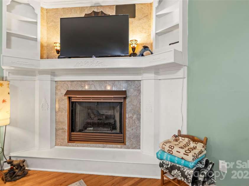 601 Elmwood Circle, Dallas, NC 28034.  MLS# CAR4278259, YatesRealty ID 30959. 