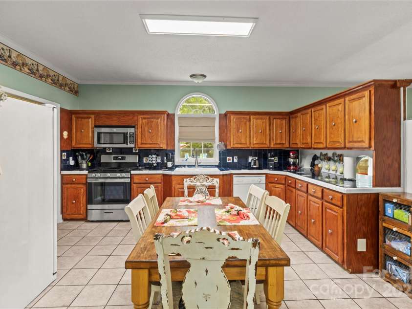 601 Elmwood Circle, Dallas, NC 28034.  MLS# CAR4278259, YatesRealty ID 30959. 