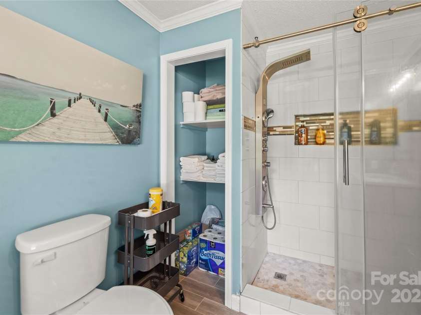 601 Elmwood Circle, Dallas, NC 28034.  MLS# CAR4278259, YatesRealty ID 30959. 