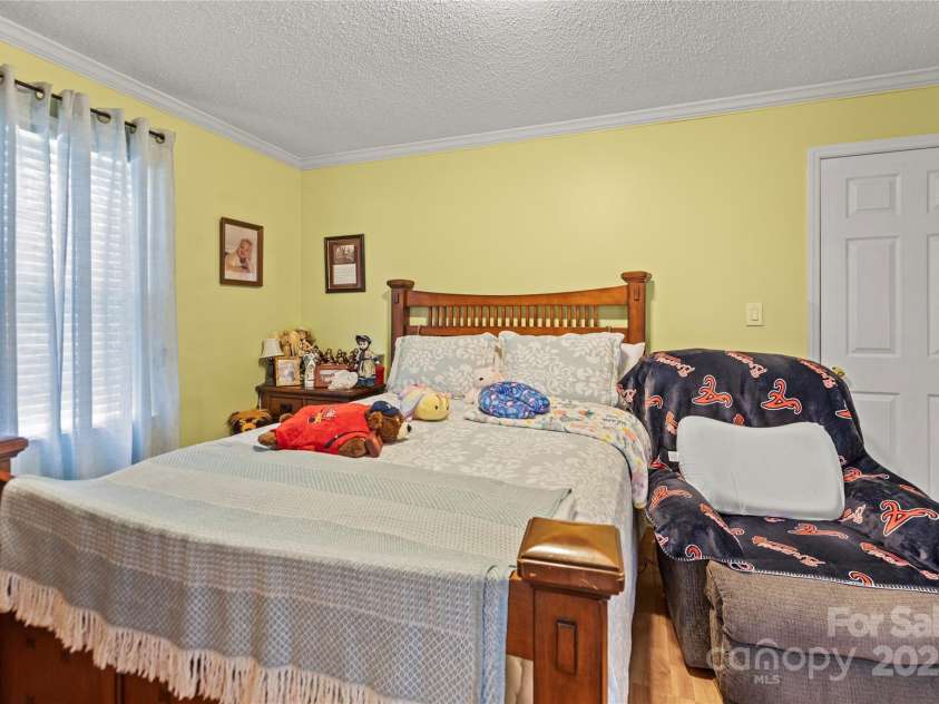 601 Elmwood Circle, Dallas, NC 28034.  MLS# CAR4278259, YatesRealty ID 30959. 