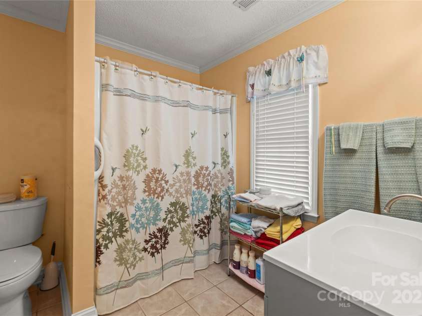 601 Elmwood Circle, Dallas, NC 28034.  MLS# CAR4278259, YatesRealty ID 30959. 