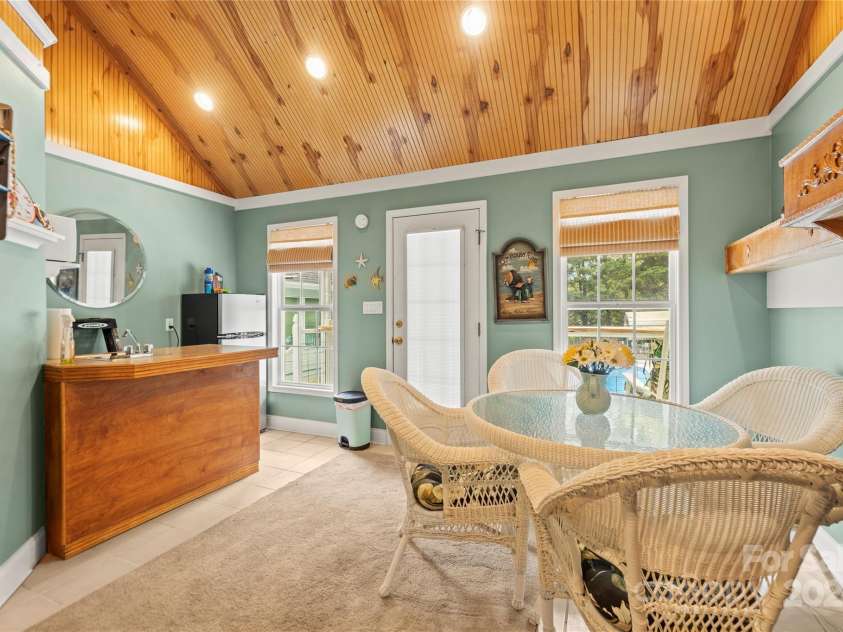 601 Elmwood Circle, Dallas, NC 28034.  MLS# CAR4278259, YatesRealty ID 30959. 