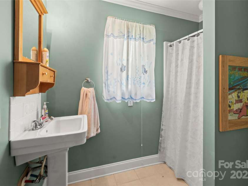 601 Elmwood Circle, Dallas, NC 28034.  MLS# CAR4278259, YatesRealty ID 30959. 