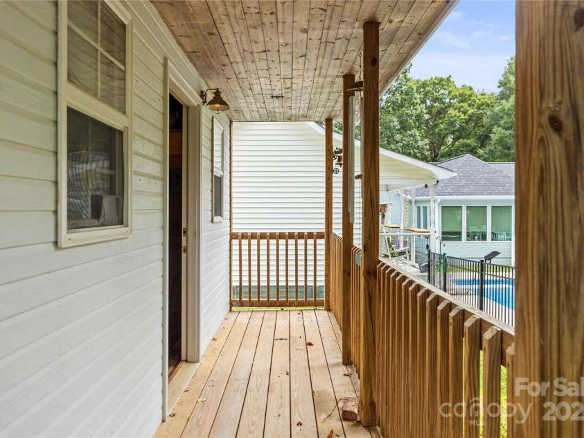 601 Elmwood Circle, Dallas, NC 28034.  MLS# CAR4278259, YatesRealty ID 30959. 