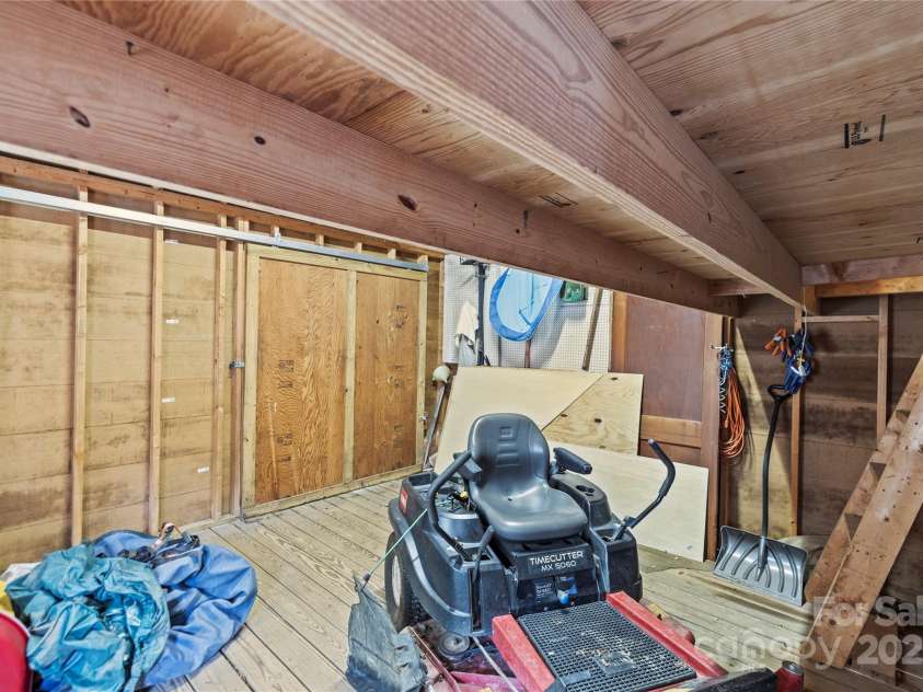 601 Elmwood Circle, Dallas, NC 28034.  MLS# CAR4278259, YatesRealty ID 30959. 