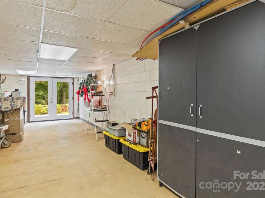 601 Elmwood Circle, Dallas, NC 28034.  MLS# CAR4278259, YatesRealty ID 30959. 