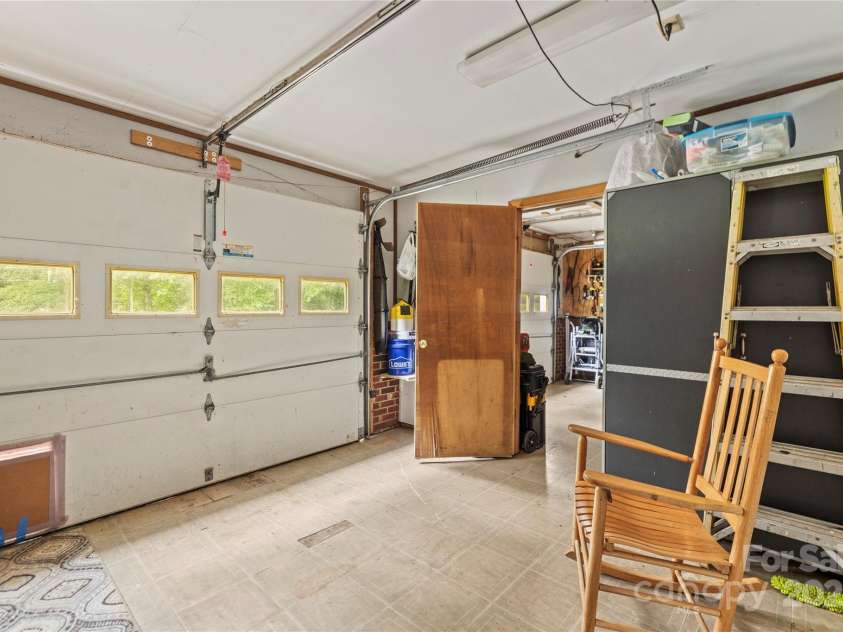 601 Elmwood Circle, Dallas, NC 28034.  MLS# CAR4278259, YatesRealty ID 30959. 