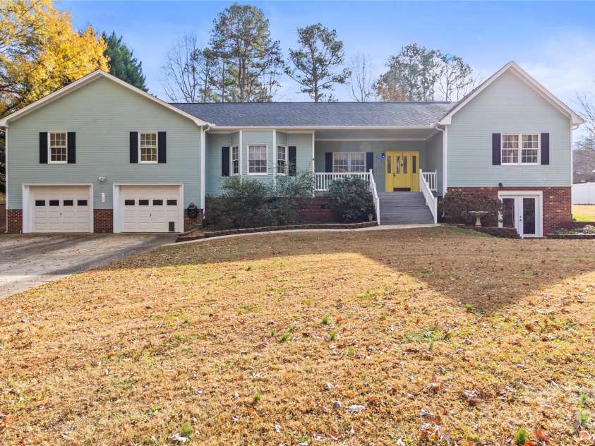 601 Elmwood Circle, Dallas, NC 28034.  MLS# CAR4278259, YatesRealty ID 30959. 